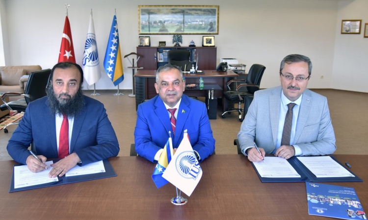 University of Lahore, Pakistan and IUS Sign MoU